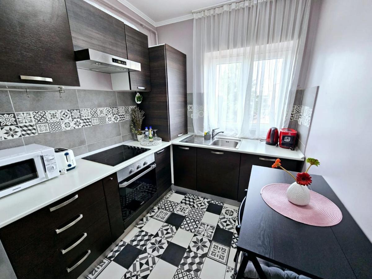 Chic Studio Old City Center - Ivo19 Бухарест Екстер'єр фото