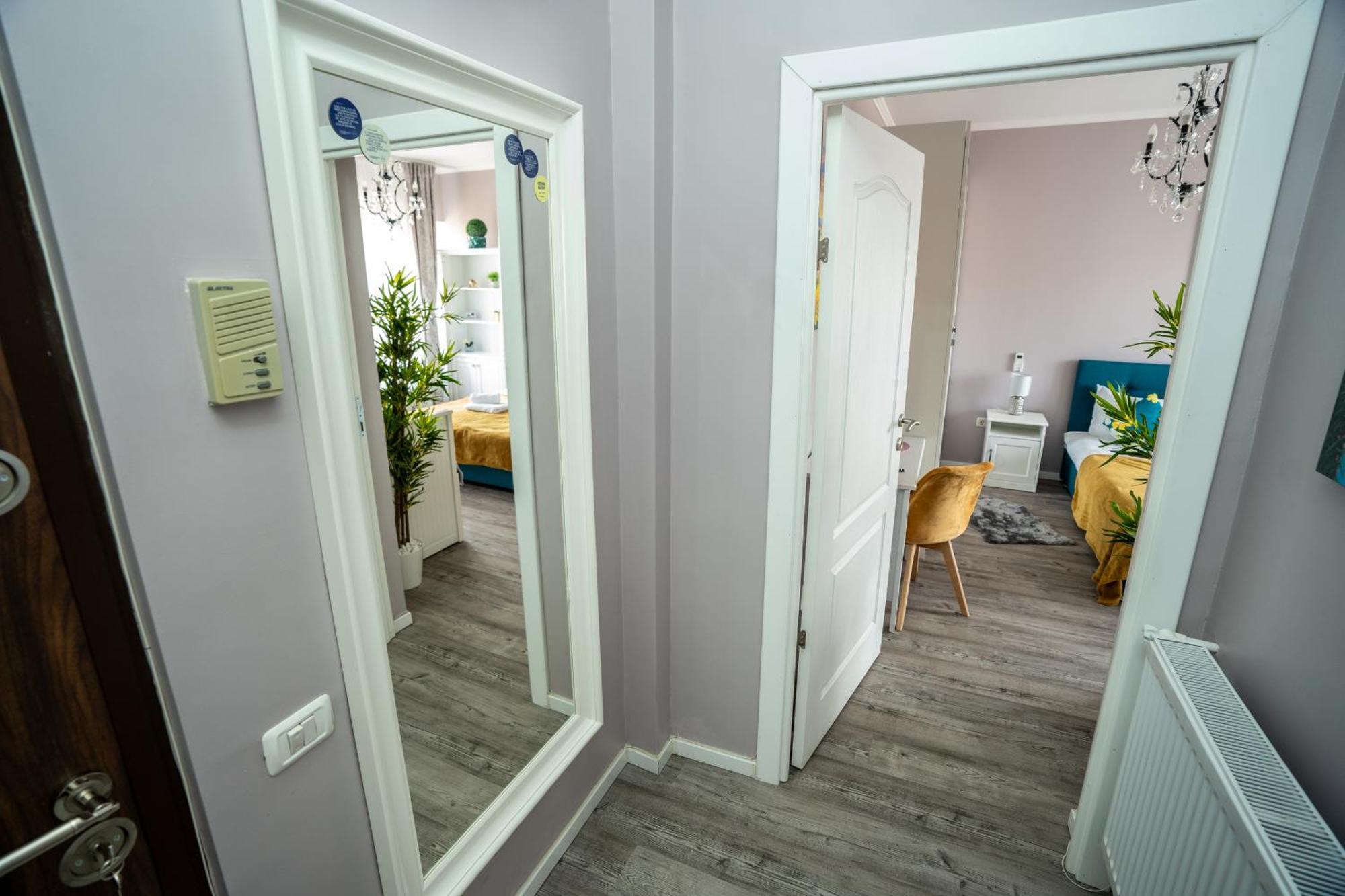 Chic Studio Old City Center - Ivo19 Бухарест Екстер'єр фото